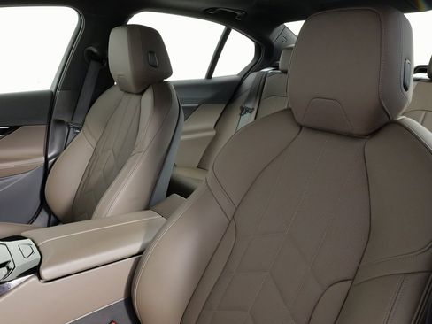 Used 2025 BMW 530i image 41