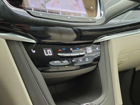 Used 2021 Cadillac XT6 Premium Luxury image 27