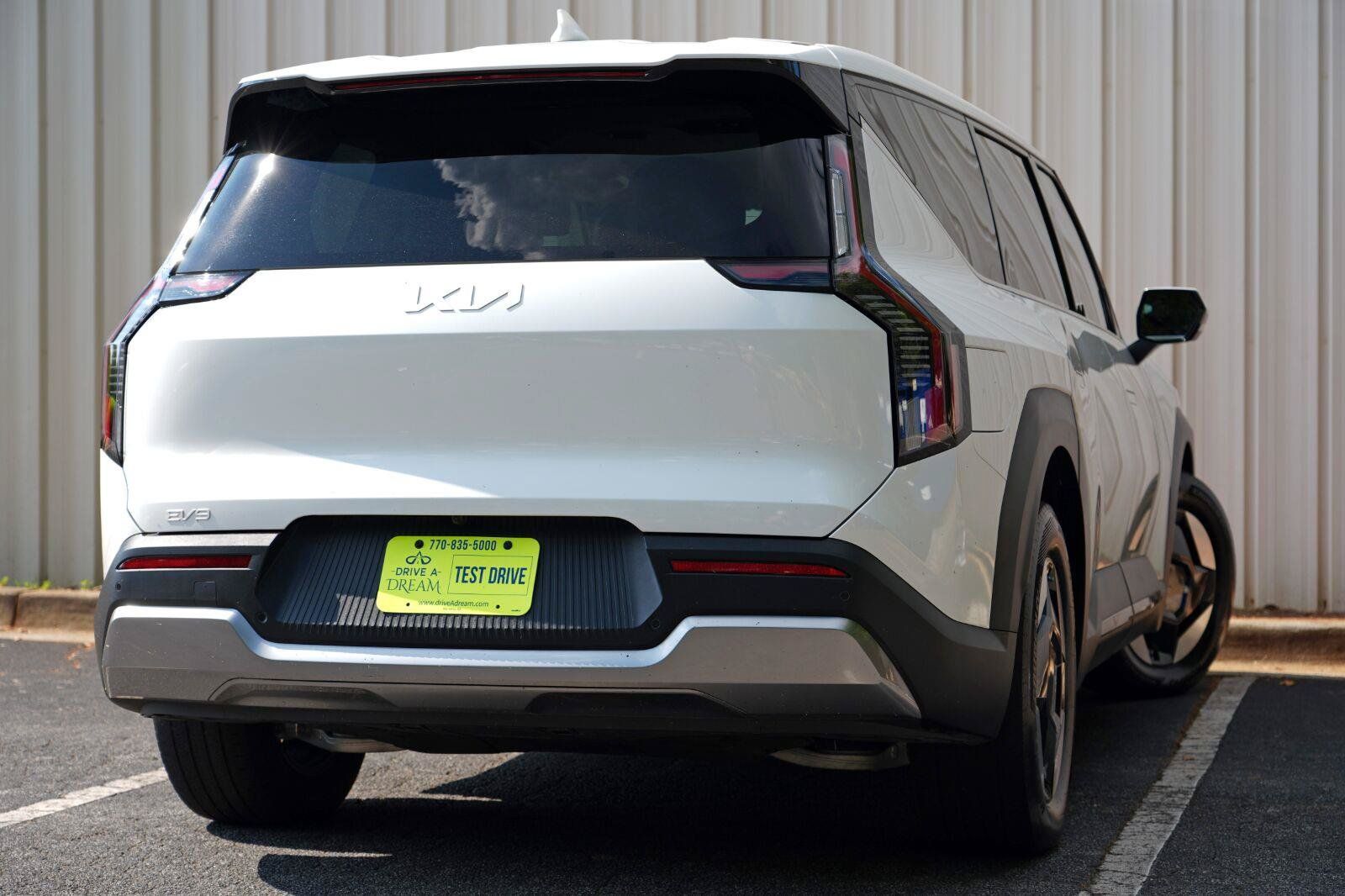 Used 2024 Kia EV9 Light Long Range RWD image 4