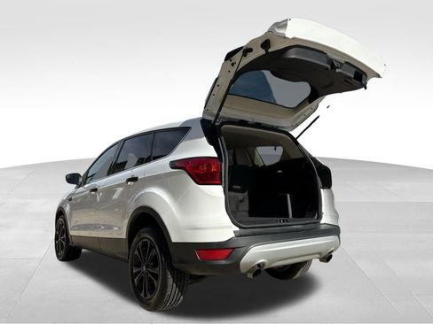 Used 2019 Ford Escape SE image 15