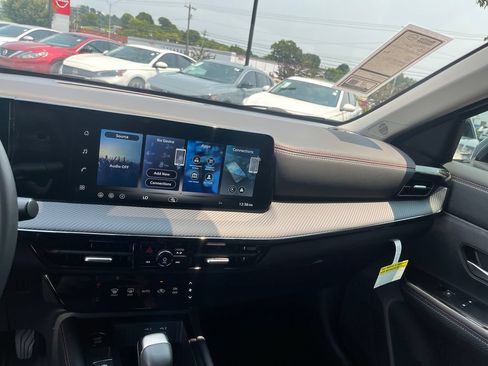 Certified 2026 Nissan Kicks SR FWD image 15