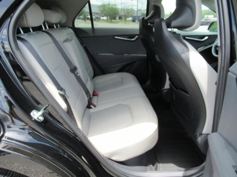 Used 2025 Kia Niro EX Touring FWD image 16