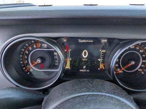 Used 2021 Jeep Gladiator Sport image 2