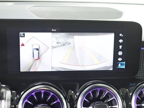 Used 2022 Mercedes-Benz EQB 300 4MATIC w/ Pinnacle Package image 19