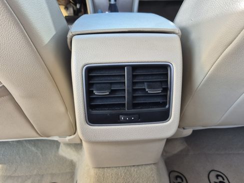 Used 2015 Volkswagen Passat TDI SE FWD image 18