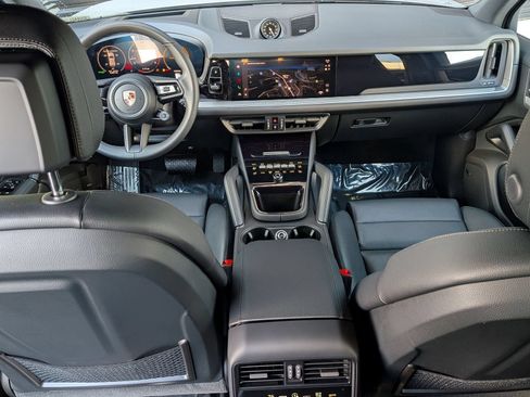 Certified 2026 Porsche Cayenne AWD/4WD image 21