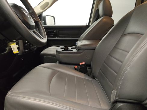Used 2020 RAM 1500 Tradesman w/ Chrome Appearance Group RWD image 17