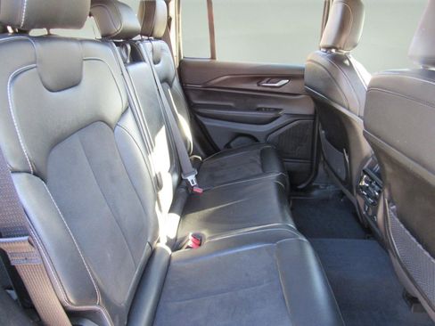 Used 2023 Jeep Grand Cherokee Altitude image 35