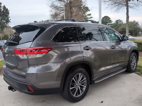 Used 2017 Toyota Highlander FWD V6 image 10