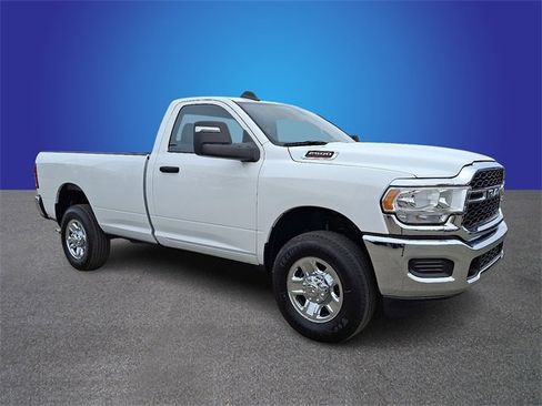 Used 2024 RAM 2500 Tradesman w/ Chrome Appearance Group image 3