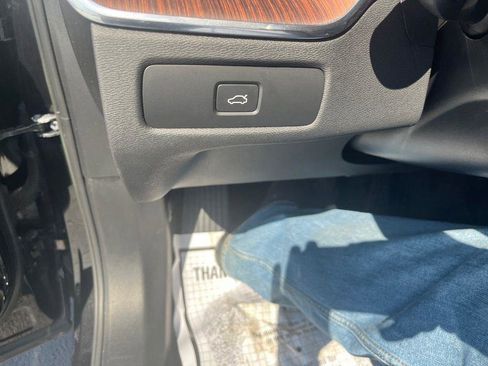Used 2023 Volvo XC60 B5 Plus AWD/4WD image 13