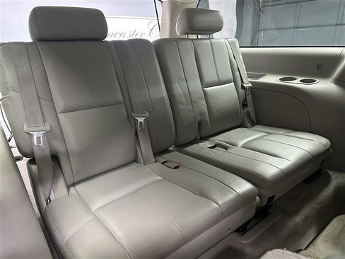 Used 2008 Chevrolet Suburban LT AWD/4WD image 8