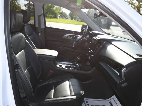 Used 2019 Chevrolet Traverse LT w/ LT Premium Package AWD/4WD image 27