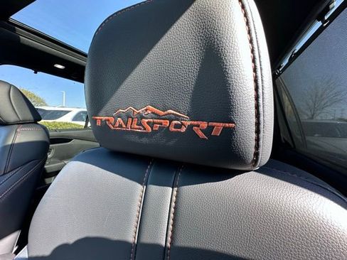 Used 2025 Honda Pilot TrailSport image 21