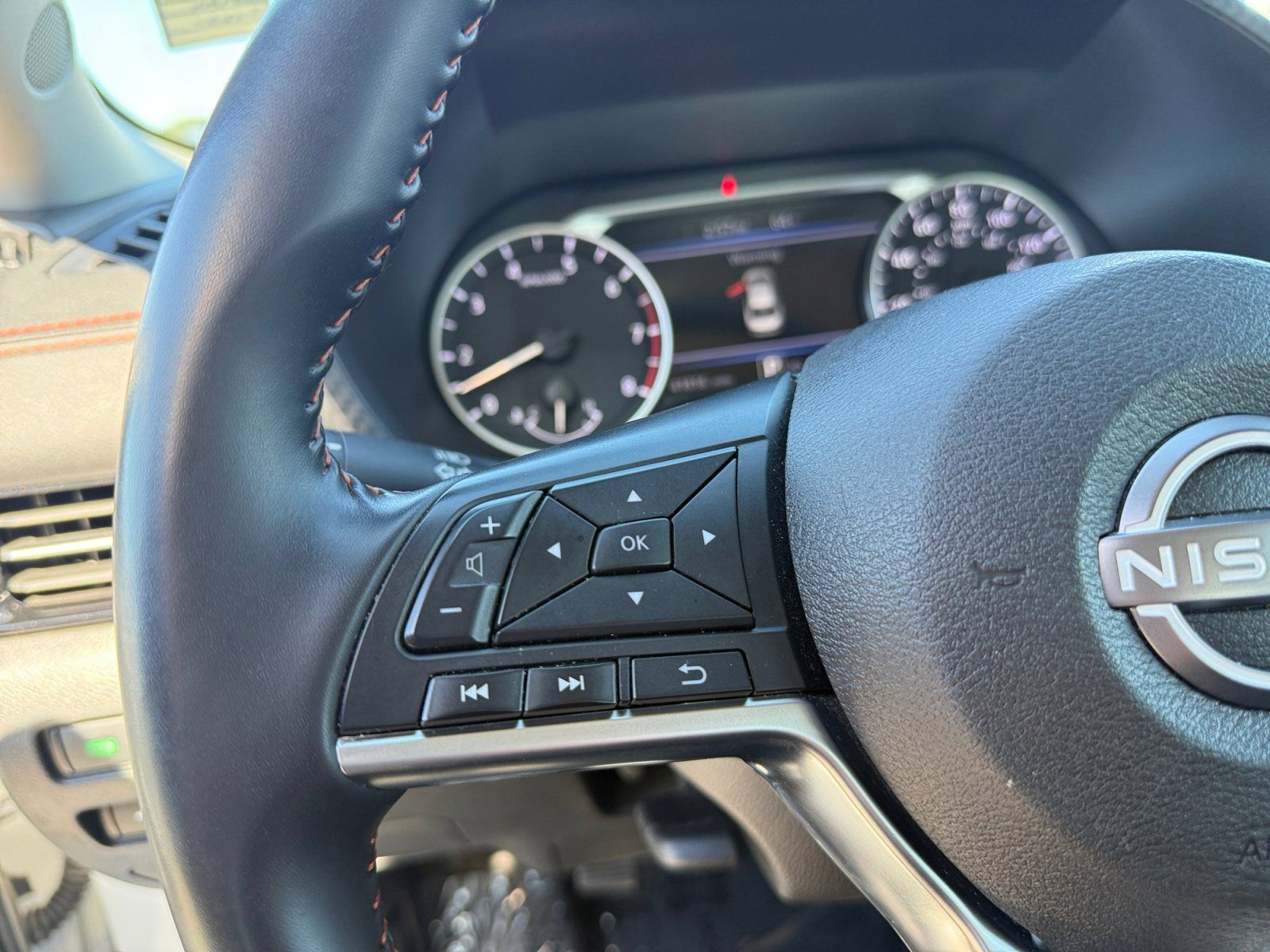 Used 2025 Nissan Sentra SR FWD image 24