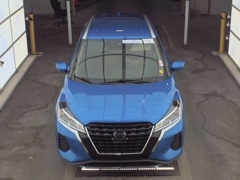 Used 2021 Nissan Kicks SV FWD image 2