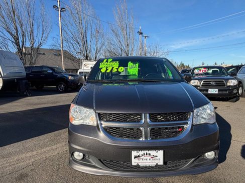 Used 2019 Dodge Grand Caravan SXT image 8