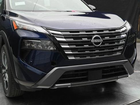 New 2025 Nissan Rogue SL w/ SL Premium Package AWD/4WD image 4