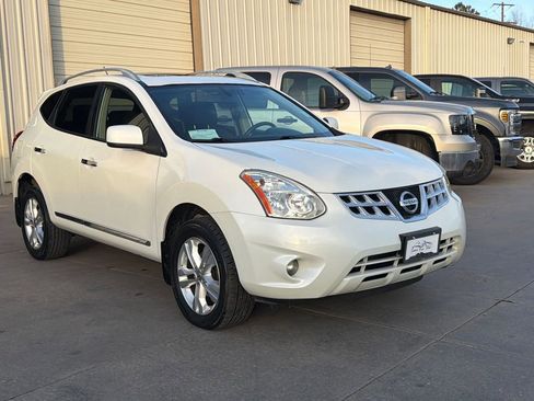 Used 2013 Nissan Rogue SV w/ Premium Pkg image 3