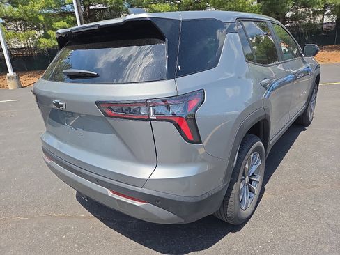 Used 2025 Chevrolet Equinox LT AWD/4WD image 3