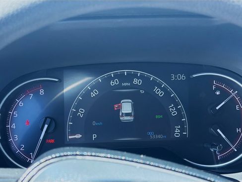 Used 2024 Toyota RAV4 XLE FWD image 9