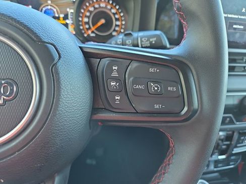 Used 2024 Jeep Wrangler Rubicon image 20