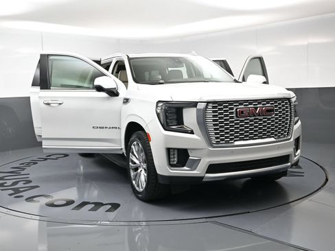 Used 2022 GMC Yukon XL Denali AWD/4WD image 23