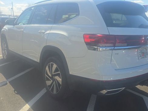 Used 2025 Volkswagen Atlas SE image 3
