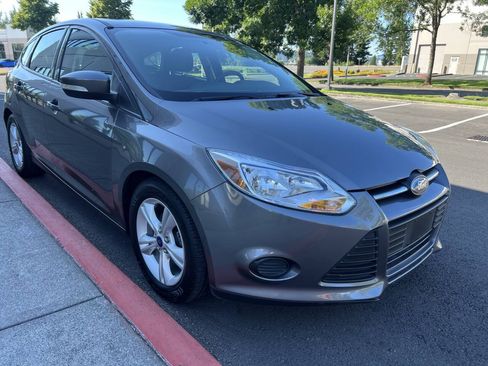 Used 2014 Ford Focus SE FWD image 2