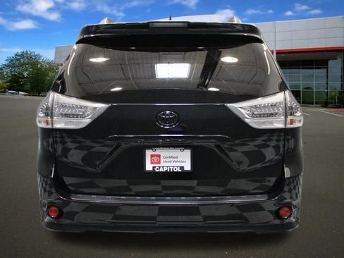 Used 2020 Toyota Sienna SE Premium w/ Nightshade Edition FWD image 23