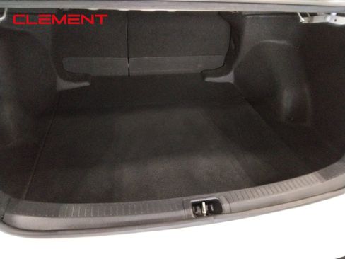 Used 2021 Toyota Corolla LE image 10