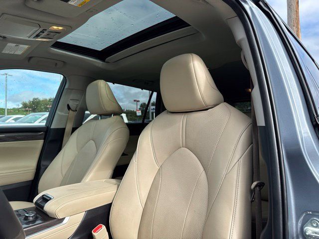 Used 2024 Toyota Highlander Limited AWD/4WD image 10