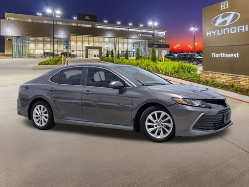 Used 2023 Toyota Camry LE FWD image 3