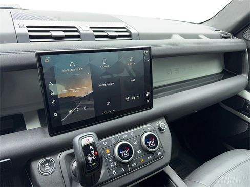 Used 2022 Land Rover Defender 110 SE image 23