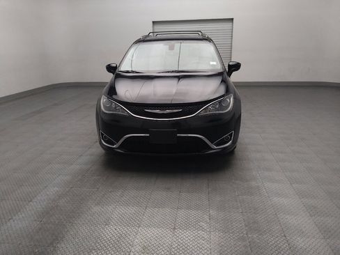 Used 2018 Chrysler Pacifica Touring-L w/ Premium Audio Group FWD image 15