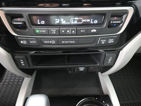 Used 2017 Honda Ridgeline RTL-E image 3