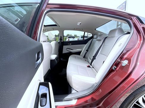 Used 2024 Nissan Altima 2.5 SL FWD image 19