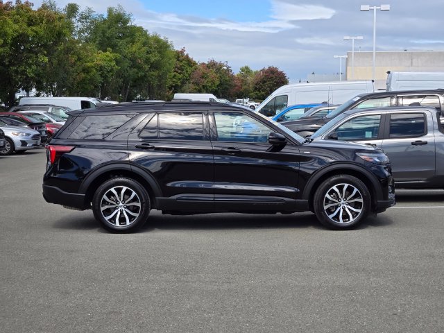Certified 2025 Ford Explorer ST-Line AWD/4WD image 7