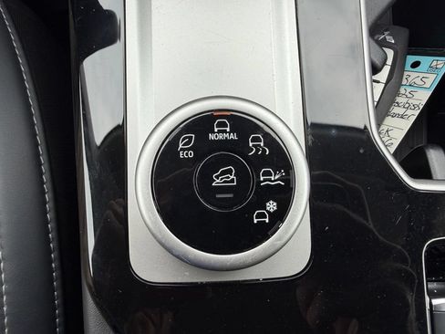 Used 2025 Mitsubishi Outlander SE FWD image 9
