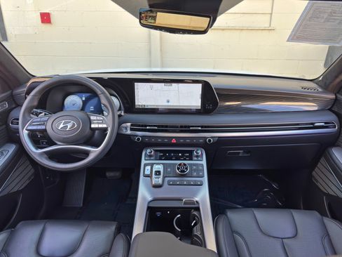Used 2025 Hyundai Palisade Calligraphy AWD/4WD image 13