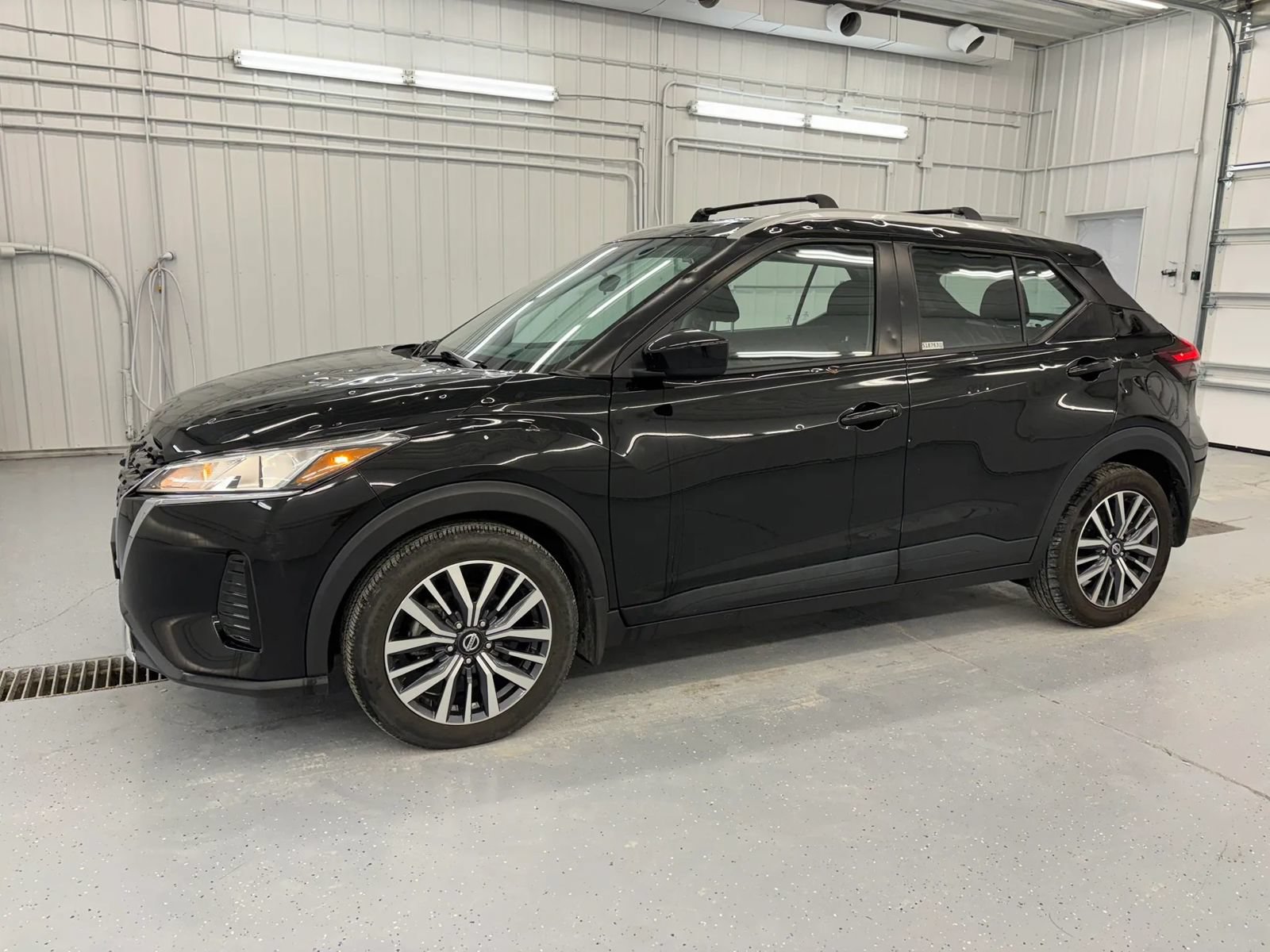 Used 2021 Nissan Kicks SV FWD image 1