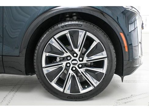 New 2026 Cadillac Lyriq Signature Luxury image 8