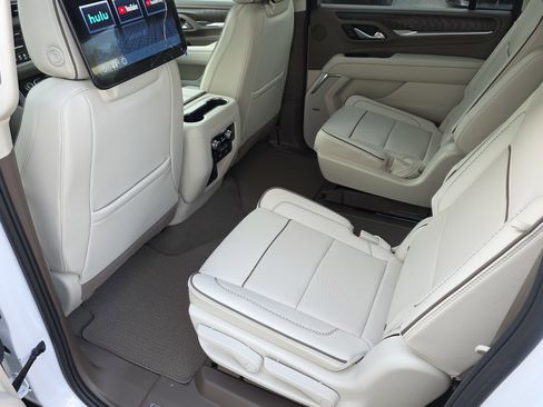 Used 2024 GMC Yukon XL Denali w/ Advanced Technology Package image 31