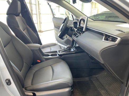 Used 2026 Toyota Corolla Cross XLE w/ Convenience Package FWD image 19