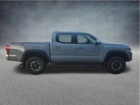 Used 2019 Toyota Tacoma TRD Off-Road AWD/4WD image 12