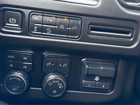 Used 2021 Chevrolet Suburban Z71 w/ Z71 Off-Road Package image 35