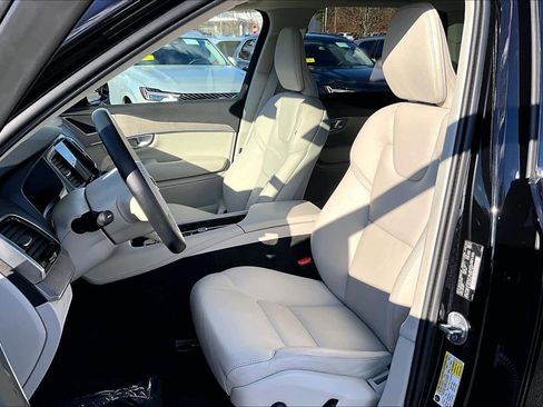 Certified 2024 Volvo XC90 B6 Plus image 8