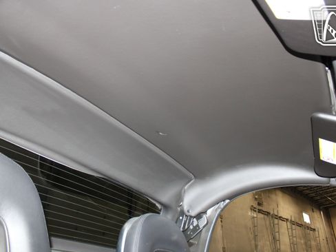 Used 2004 Chevrolet SSR w/ Preferred Equipment Group RWD image 4