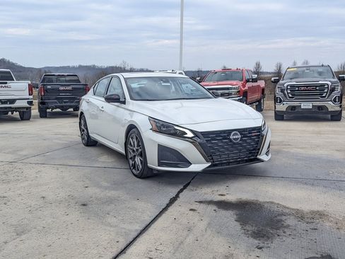 Used 2024 Nissan Altima 2.0 SR image 5