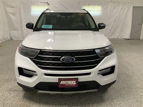 Used 2024 Ford Explorer XLT w/ Equipment Group 202A image 3